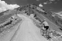 Biking_Mountain_(b+w_200px)